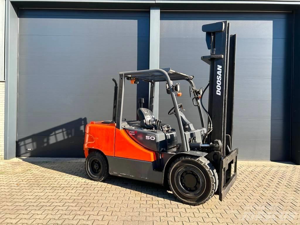 Doosan D50C-5 Дизельні навантажувачі