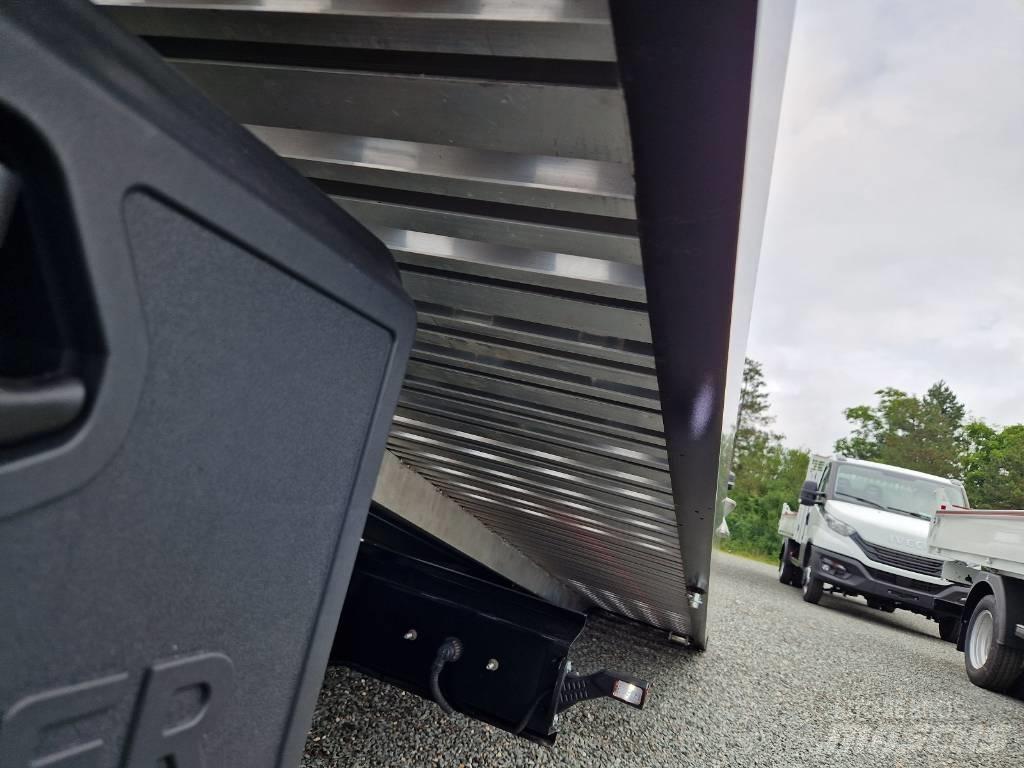 Nissan 35.13 Панельні фургони