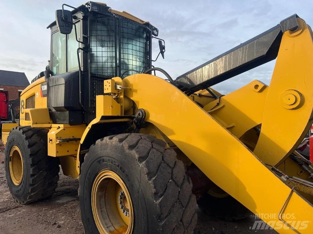 CAT 930 M Фронтальні навантажувачі