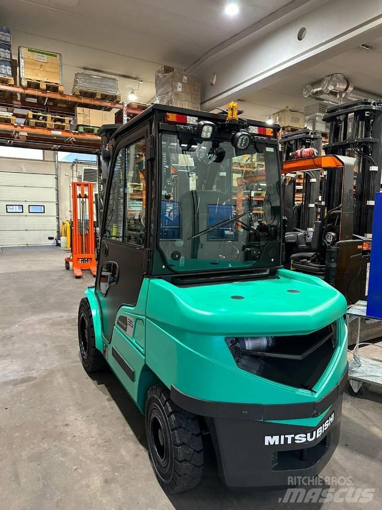 Mitsubishi FD35N3 Дизельні навантажувачі