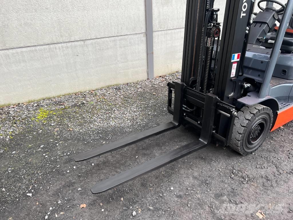 Toyota 02-8 FGF 15 Газові навантажувачі