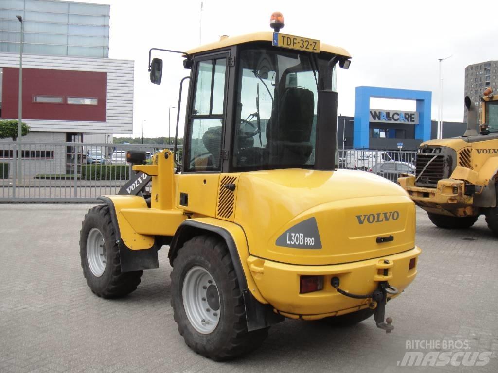 Volvo L 30 B Фронтальні навантажувачі
