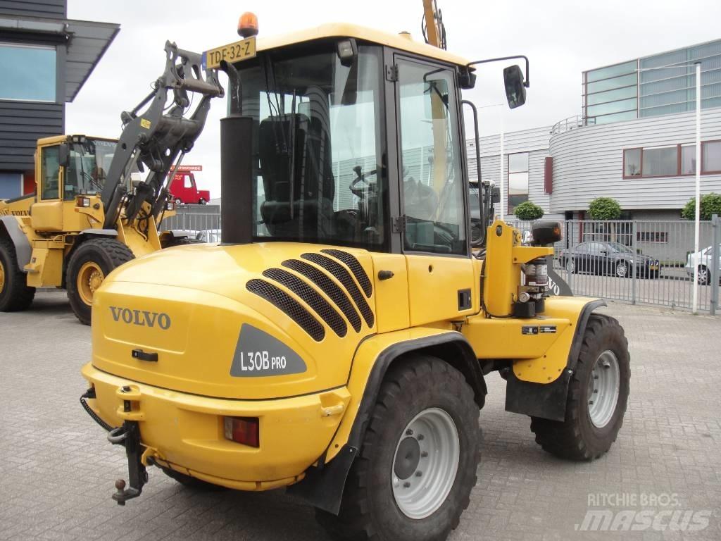 Volvo L 30 B Фронтальні навантажувачі