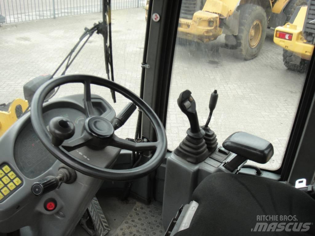Volvo L 30 B Фронтальні навантажувачі