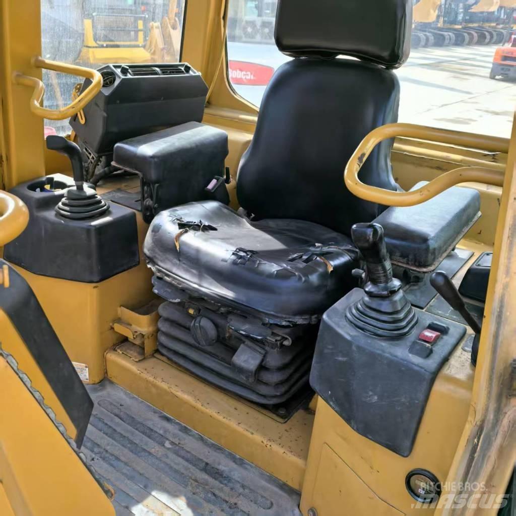 CAT D 5 G LGP Гусеничні бульдозери