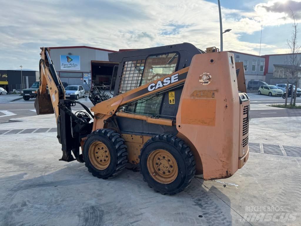 CASE 40 XT Міні-навантажувачі