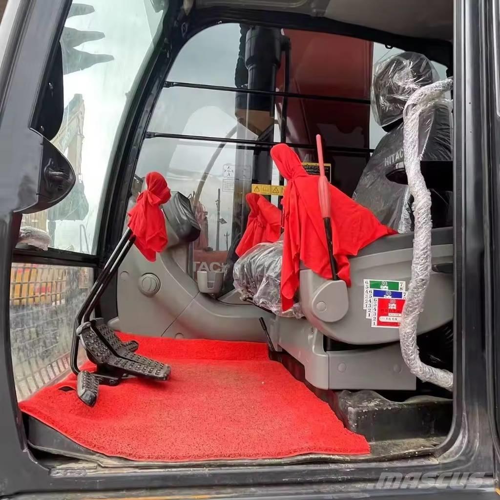 Hitachi ZX 200 Гусеничні екскаватори