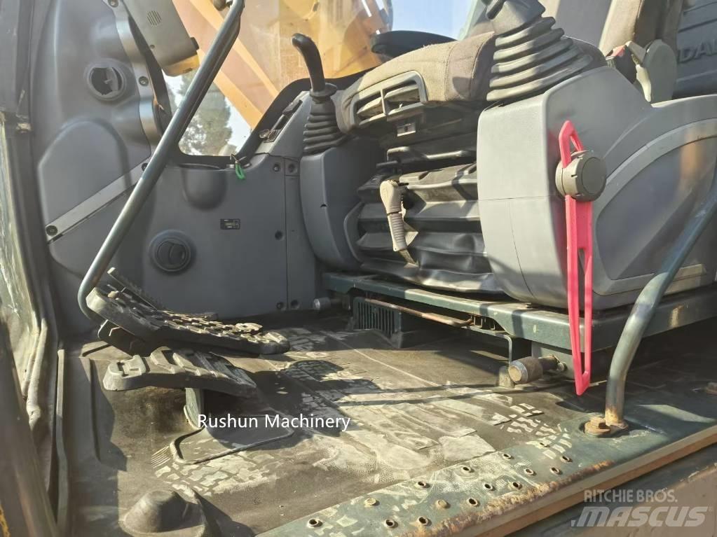 Hyundai 225 Гусеничні екскаватори