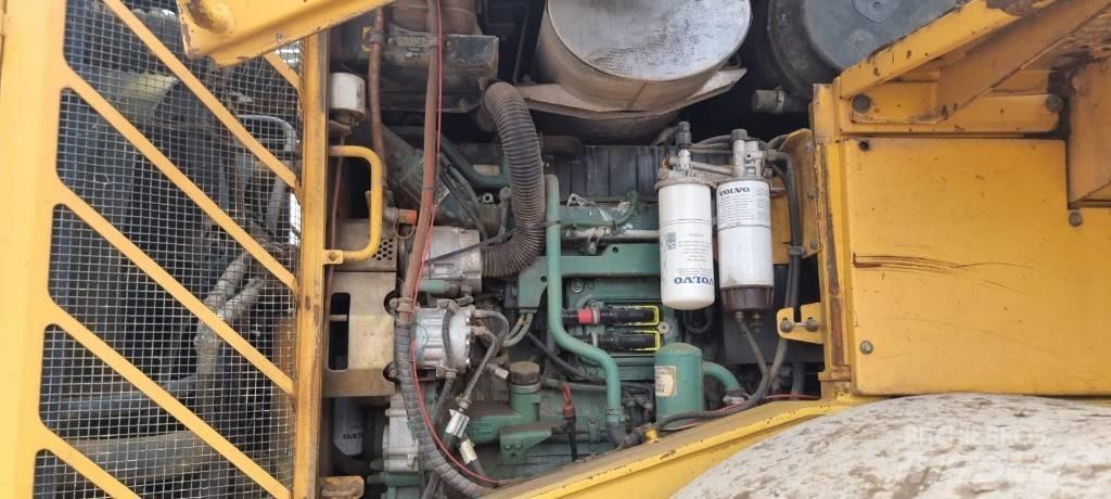 Volvo L 220 E Фронтальні навантажувачі