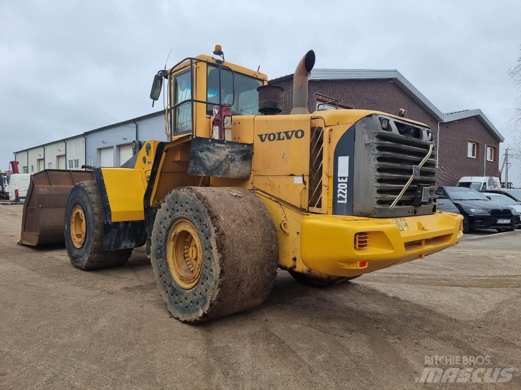 Volvo L 220 E Фронтальні навантажувачі