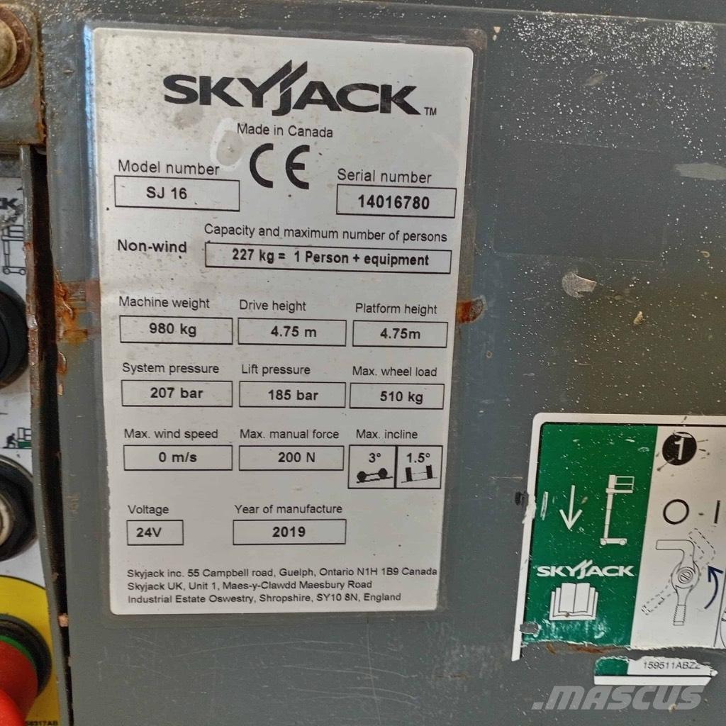 SkyJack SJ 16 Вертикальні щоглові підйомники