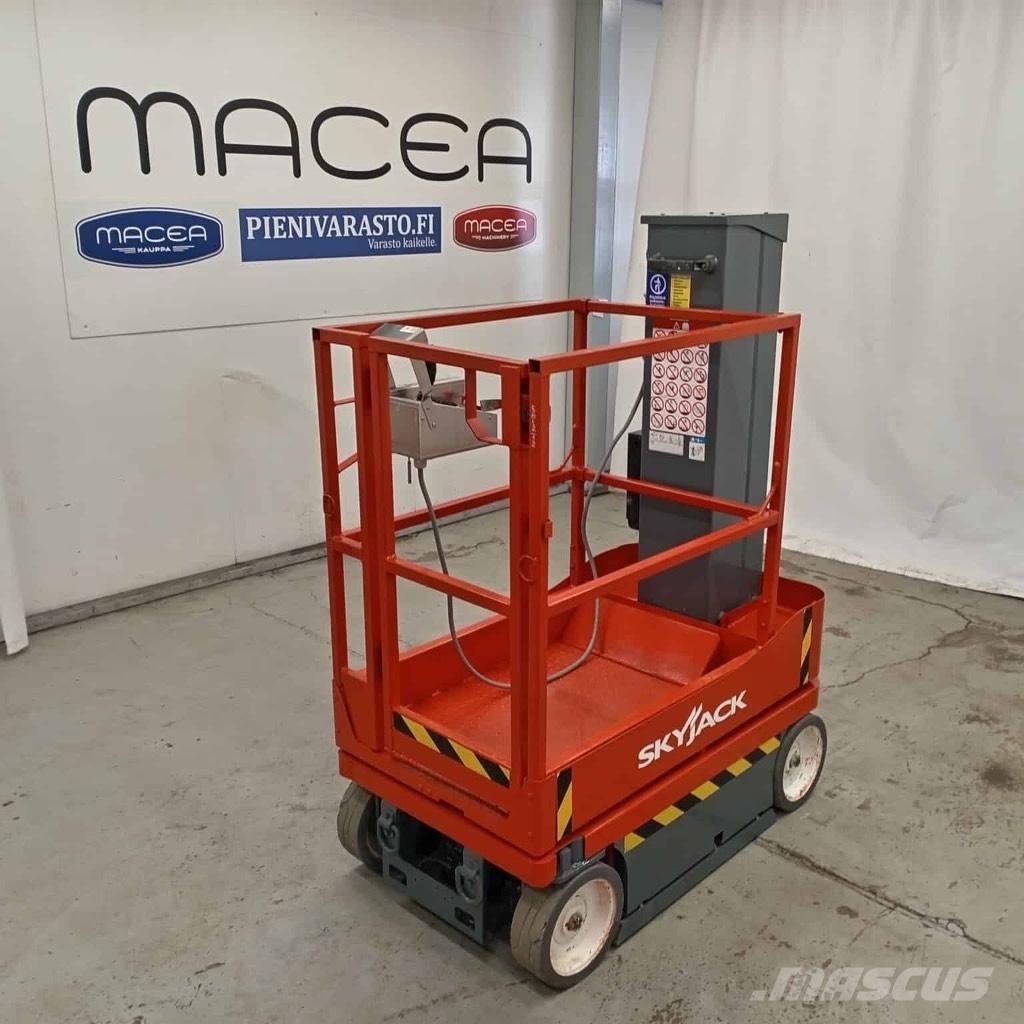 SkyJack SJ 16 Вертикальні щоглові підйомники