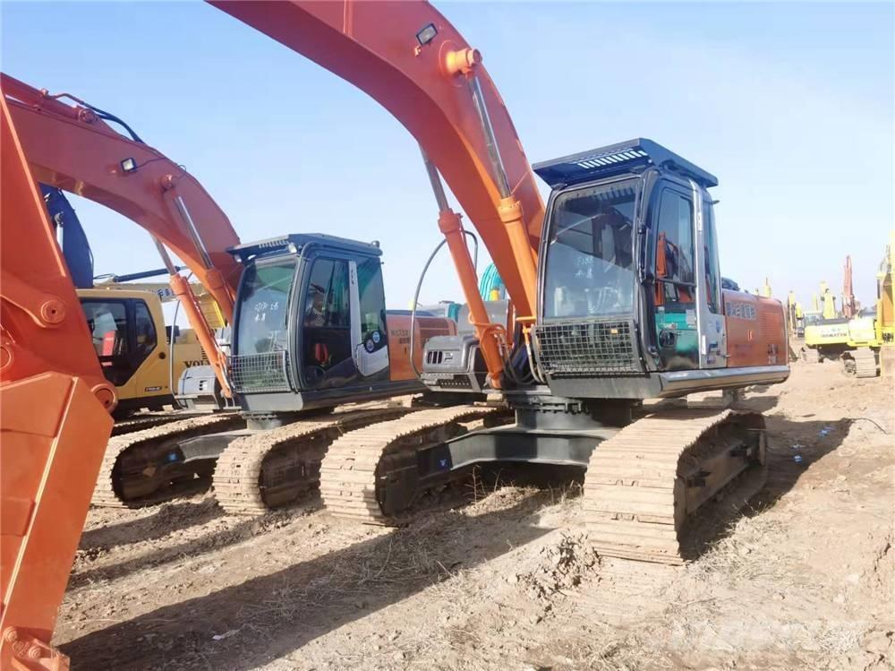 Hitachi ZX210 Гусеничні екскаватори