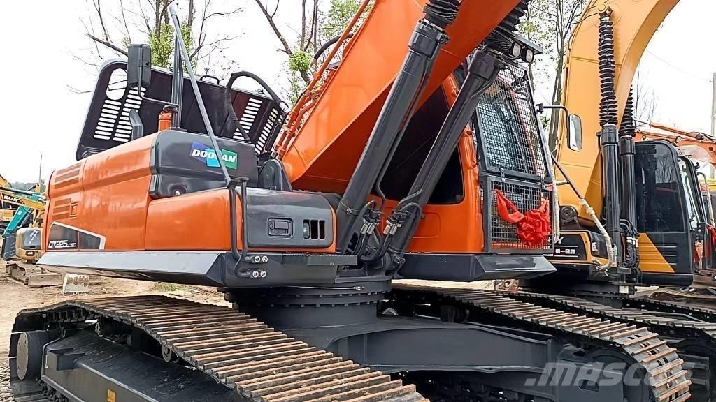 Doosan 225 LC-9 Гусеничні екскаватори