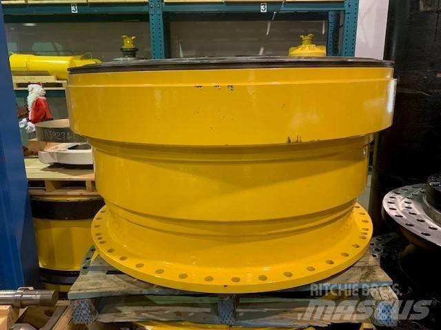 Komatsu 830 E Зчленовані самоскиди