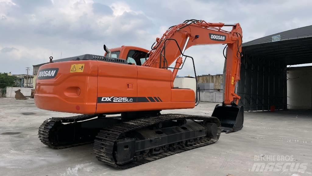 Doosan DX 225 Гусеничні екскаватори