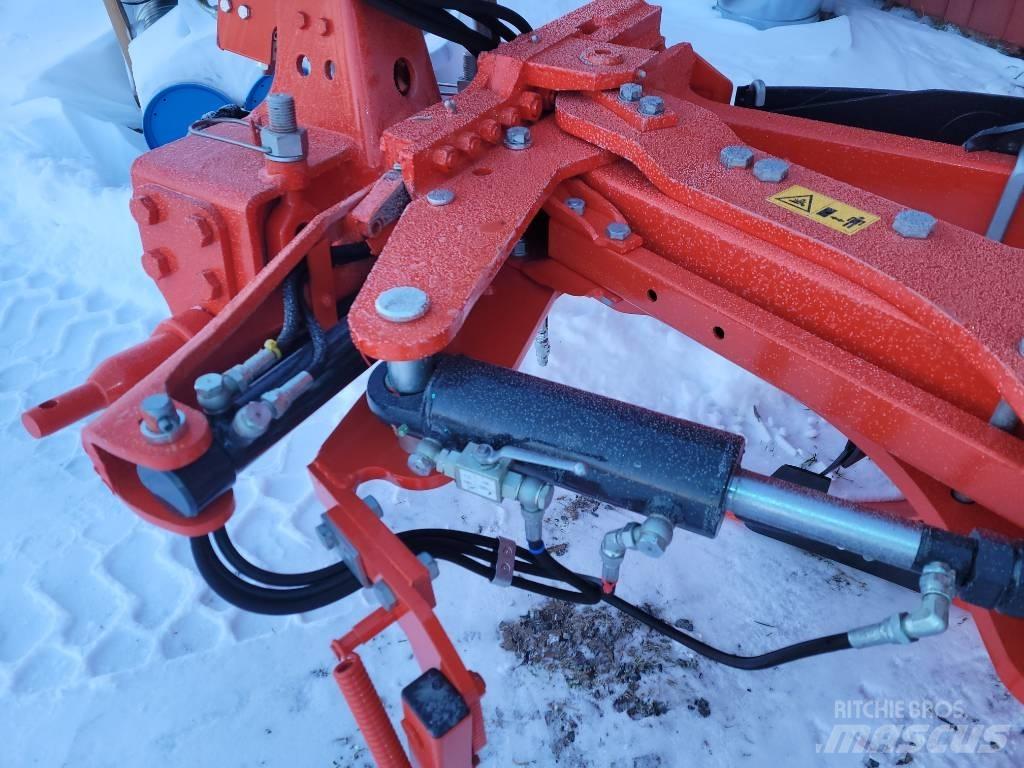 Kubota RM 3005V Реверсивні плуги