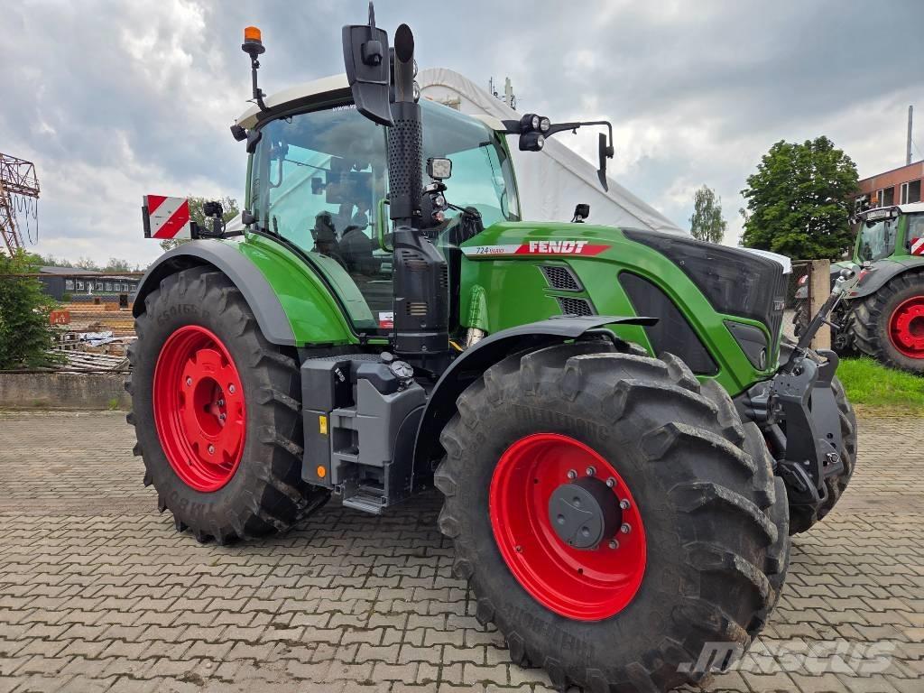 Fendt 724 Vario Трактори