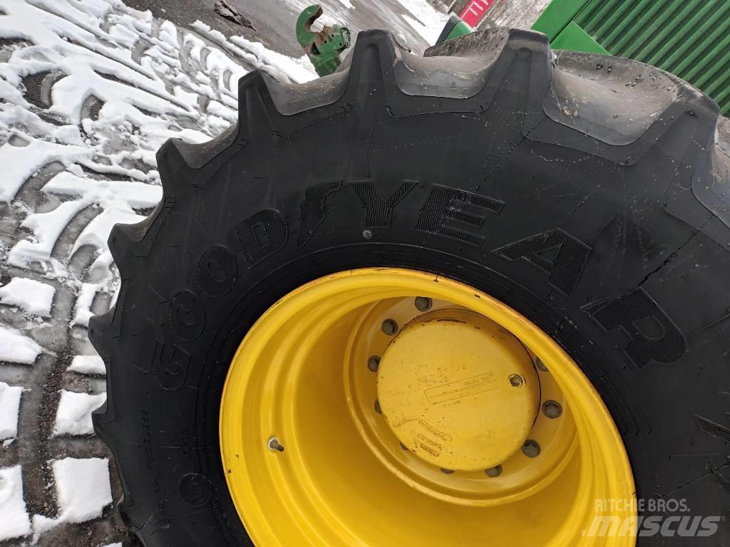 John Deere 4755 Трактори