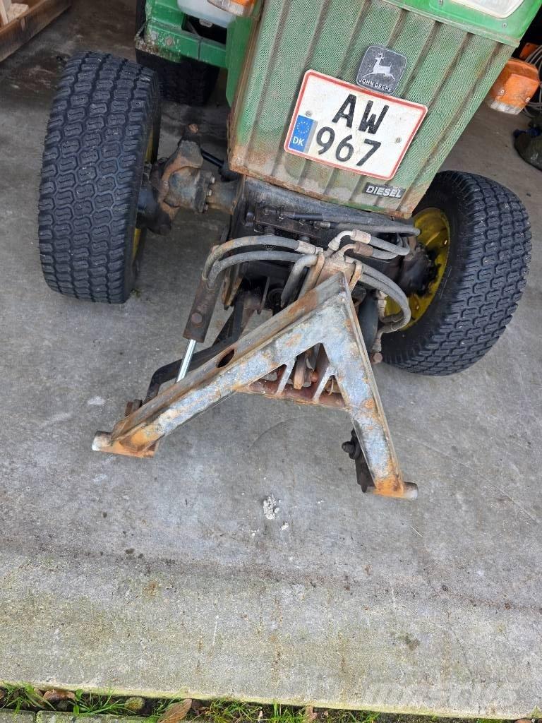 John Deere 855 Трактори