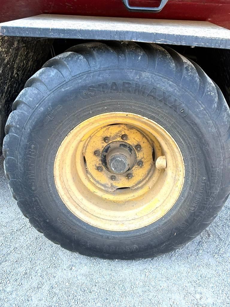 New Holland D 1210 Тюкові прес-підбирачі
