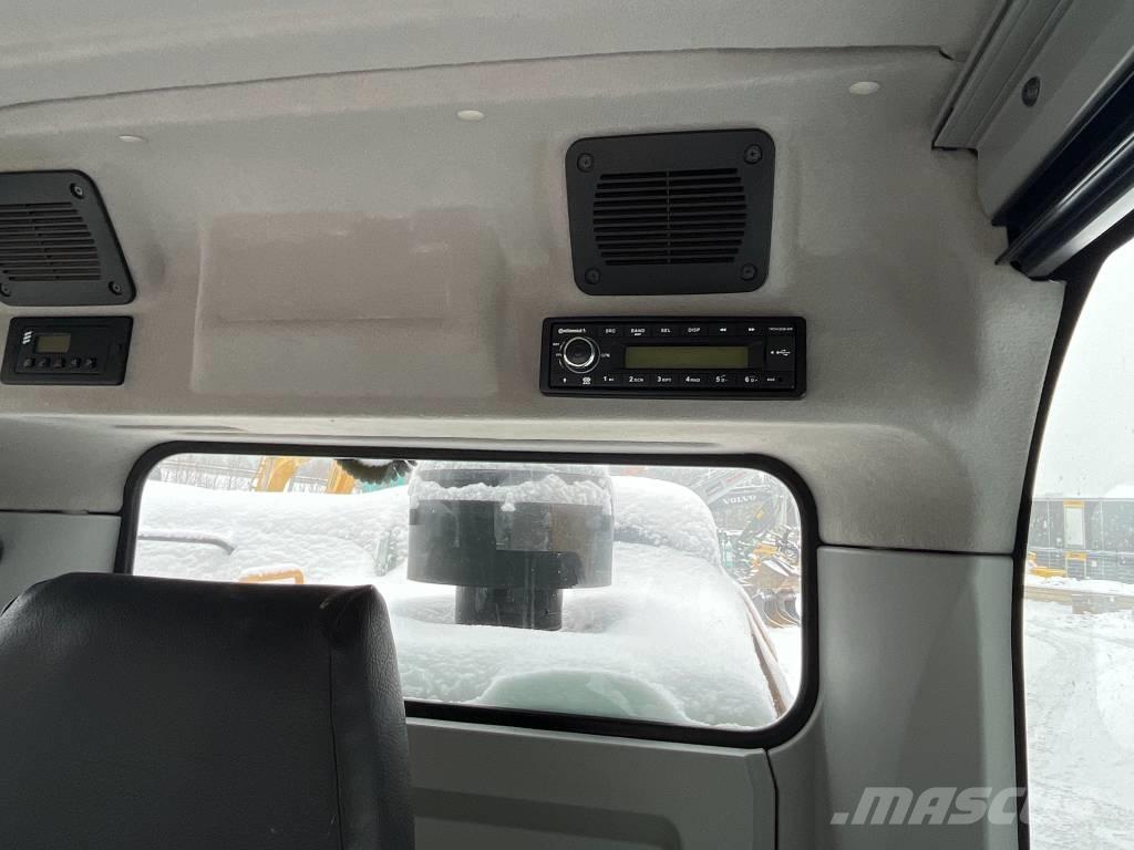 CAT 323 F Гусеничні екскаватори