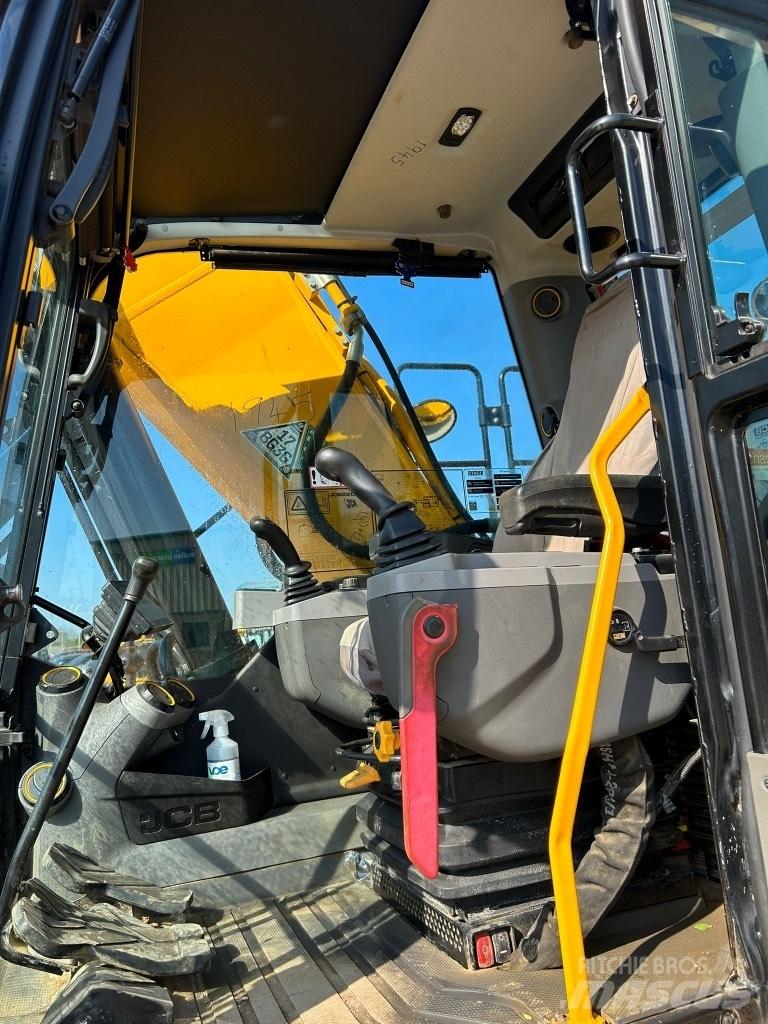 JCB 220X L Гусеничні екскаватори