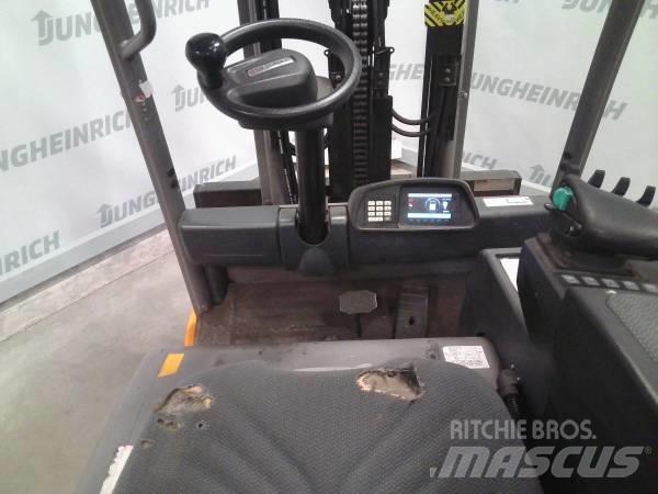 Jungheinrich EFG 320 Електронавантажувачі