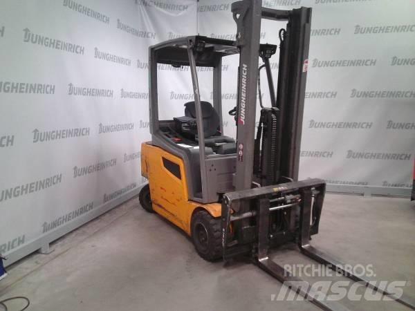 Jungheinrich EFG 320 Електронавантажувачі