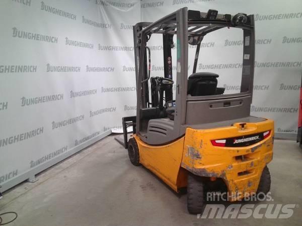 Jungheinrich EFG 320 Електронавантажувачі