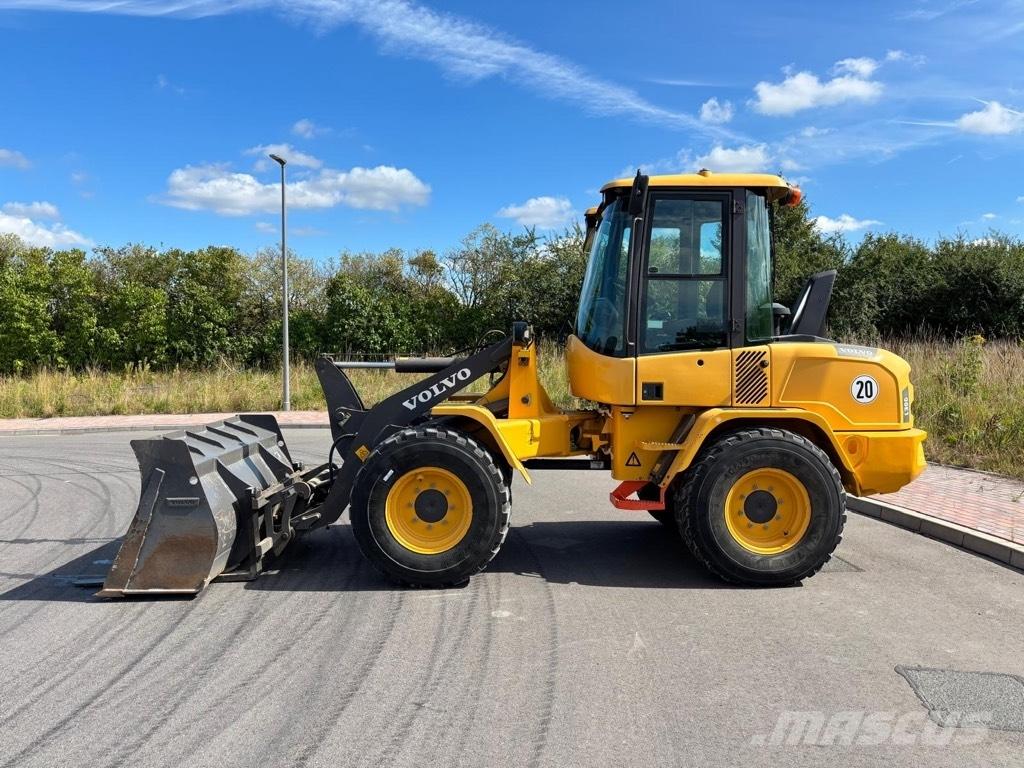 Volvo L 30 G Фронтальні навантажувачі