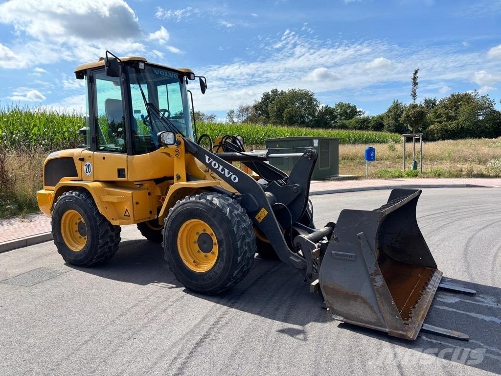 Volvo L 30 G Фронтальні навантажувачі