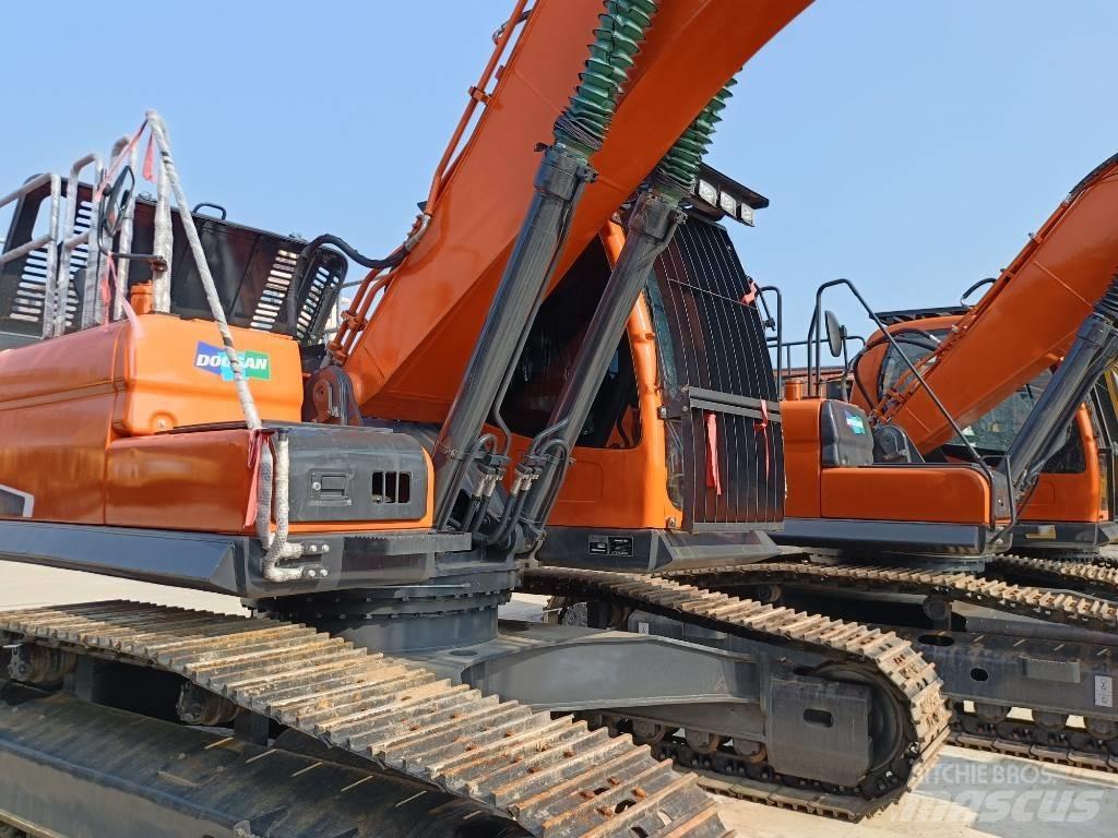 Doosan DX300-9 Гусеничні екскаватори