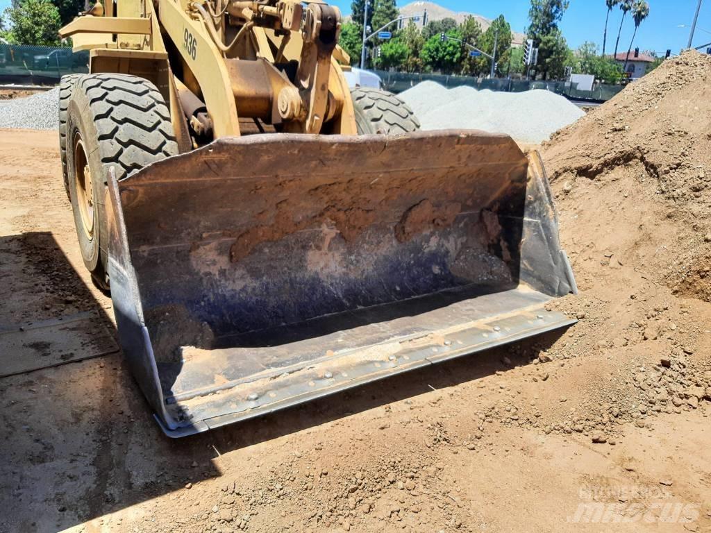 CAT 936 Фронтальні навантажувачі