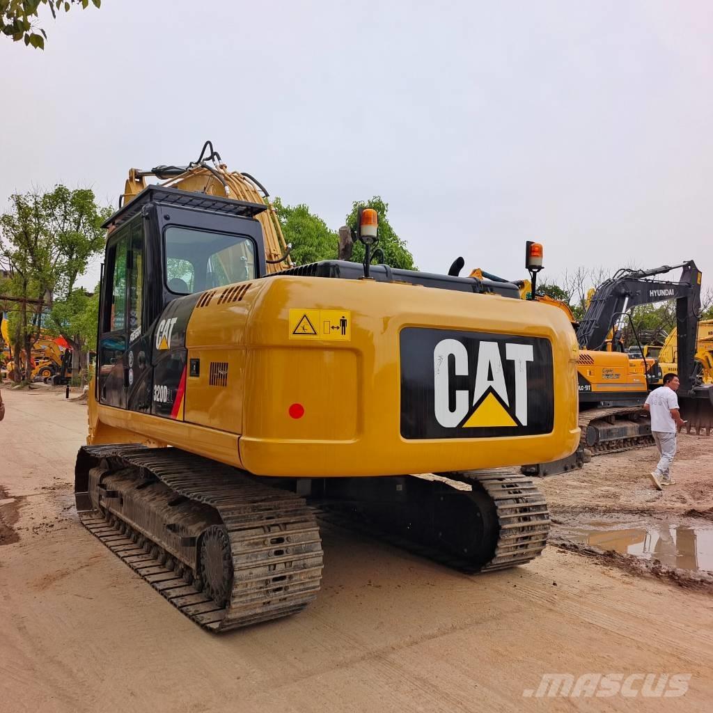 CAT 320 D2L Гусеничні екскаватори
