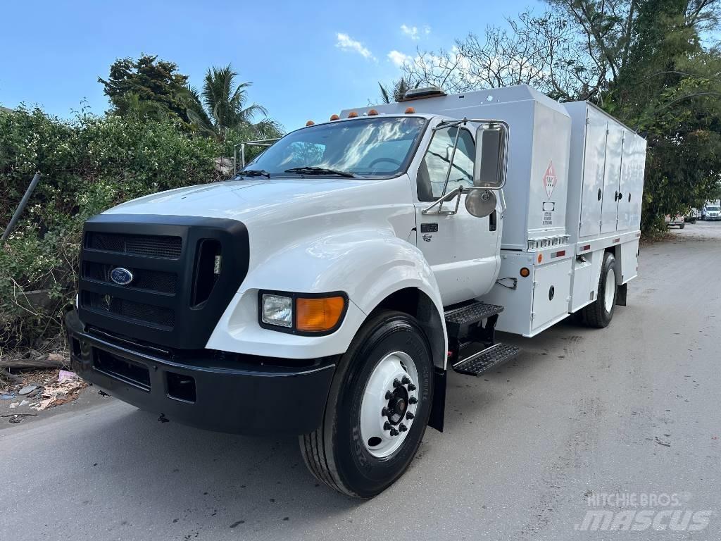 Ford F 750 XLT Вантажівки-цистерни