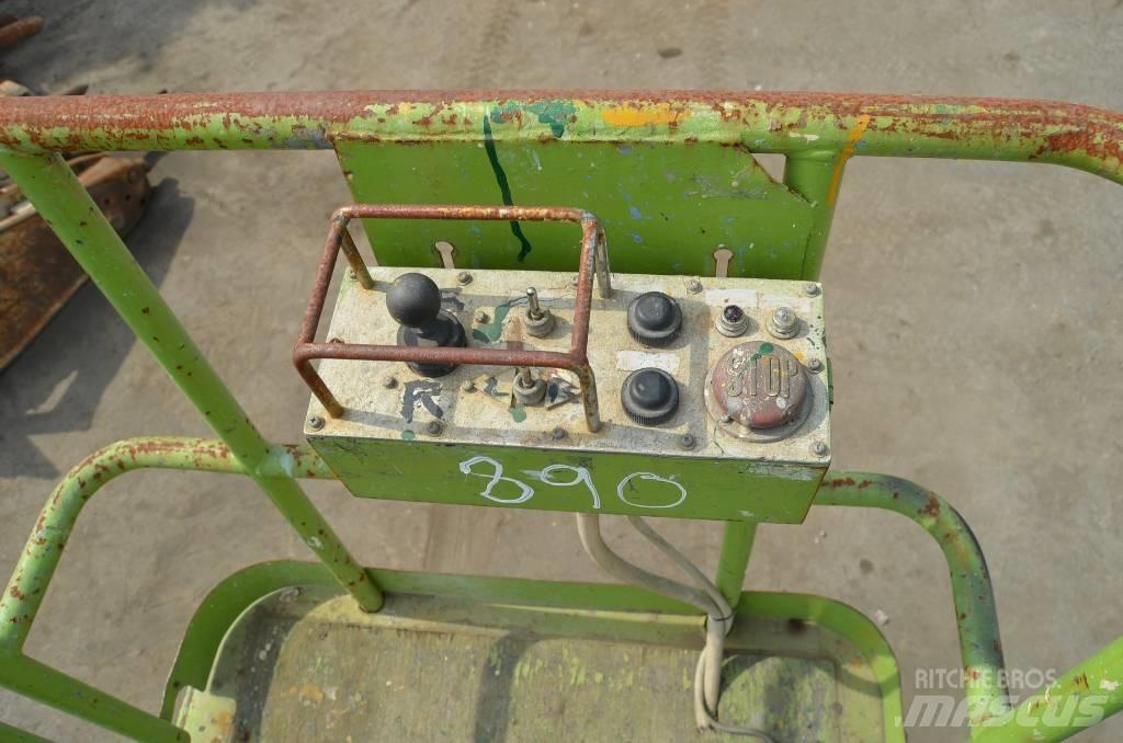 Aichi RV 041 Підйомники-ножиці