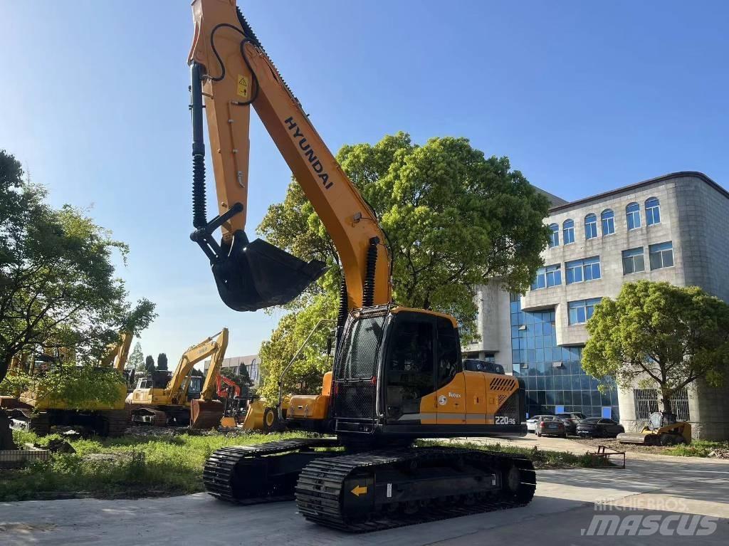 Hyundai R220-9S Колісні екскаватори