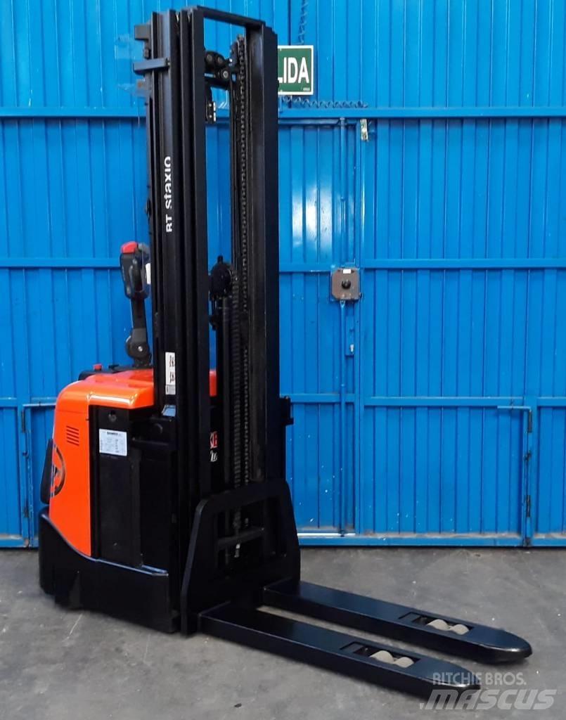 BT SPE 125 Самохідні електроштабелери
