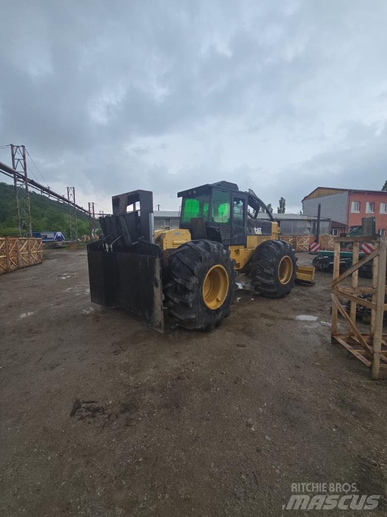 CAT 525 C Трельовочні трактора