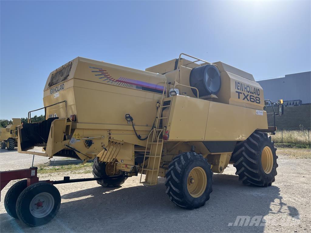New Holland TX68 Зернозбиральні комбайни