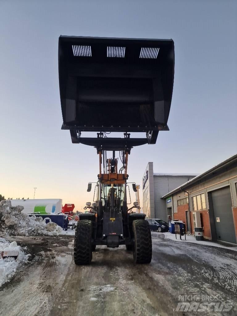 CASE 821G Фронтальні навантажувачі
