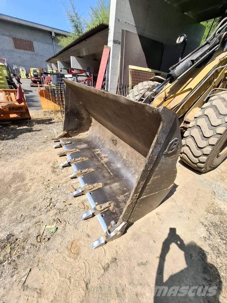 CAT 930 G Фронтальні навантажувачі