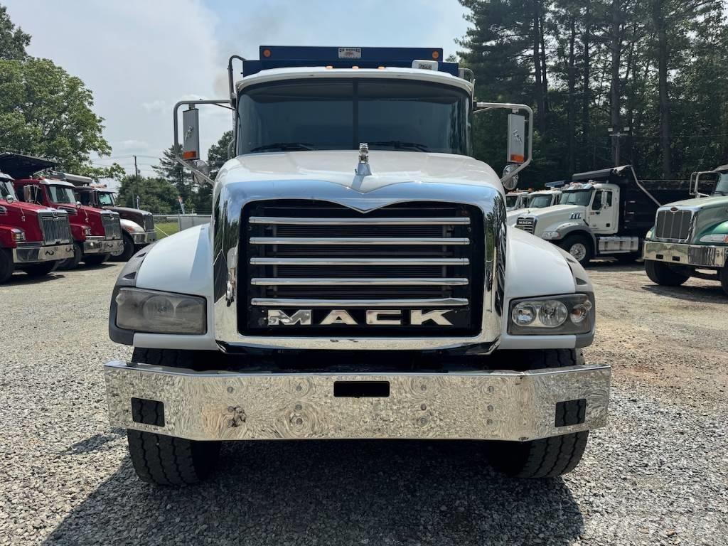 Mack Granite GU 713 Самоскиди