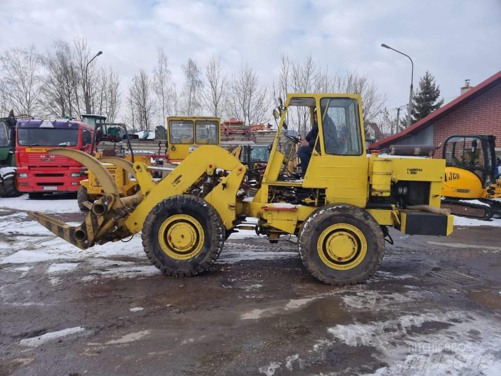  Ł 200 Ładowarka Фронтальні навантажувачі