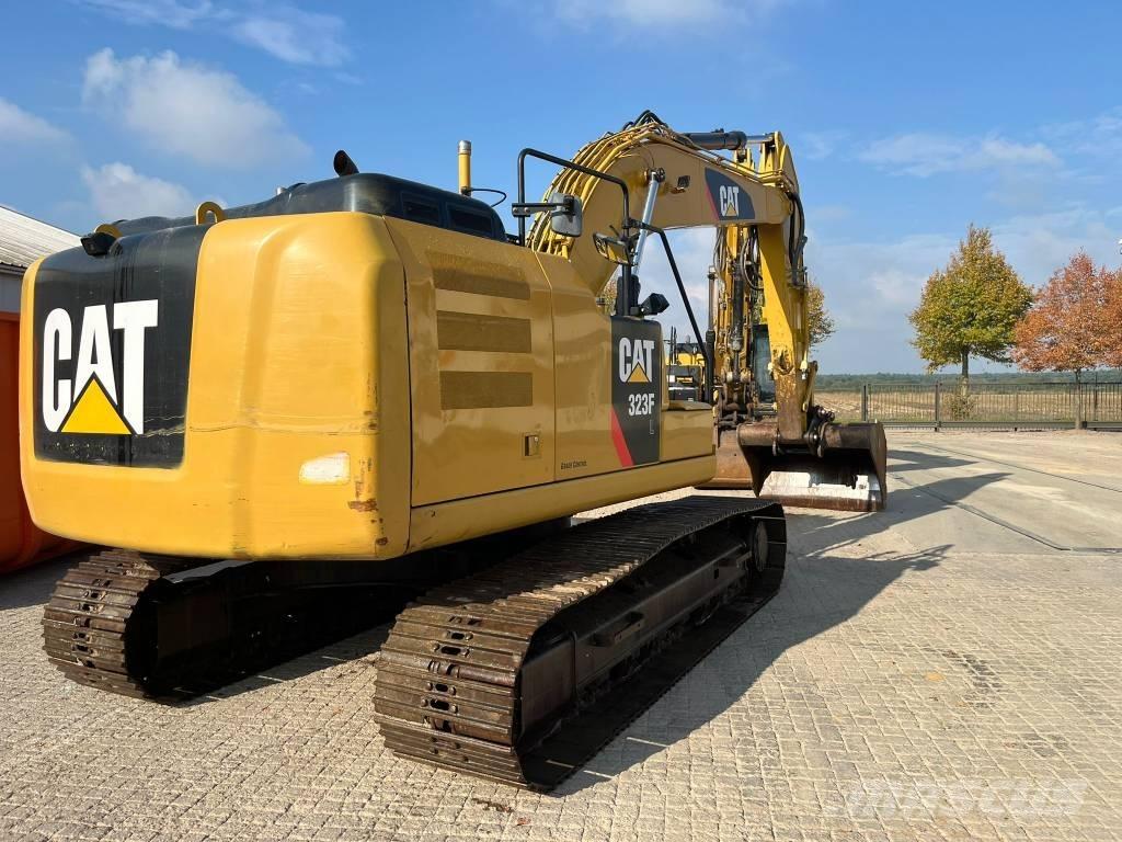 CAT 323 F L Гусеничні екскаватори