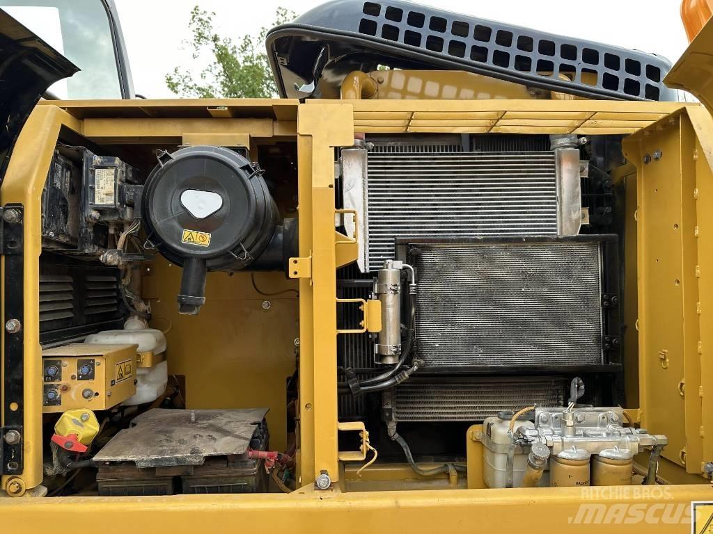 CAT 320D2 Гусеничні екскаватори