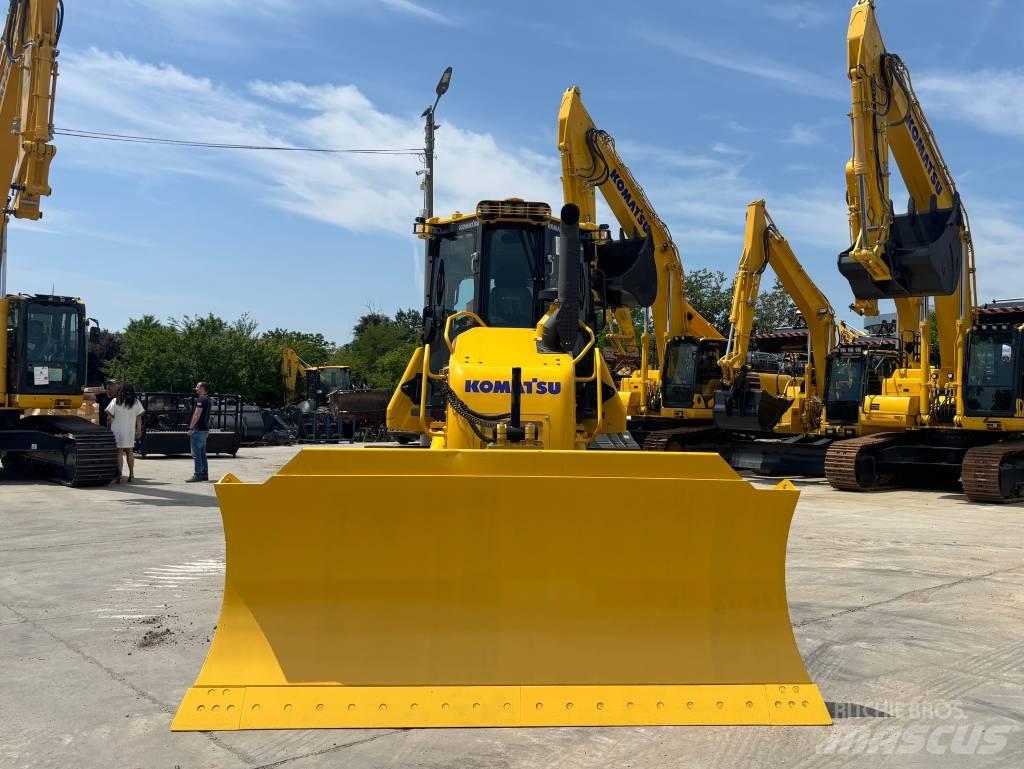 Komatsu D61EX-24E0 Гусеничні бульдозери