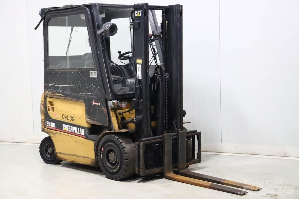 CAT EP25KPAC Електронавантажувачі