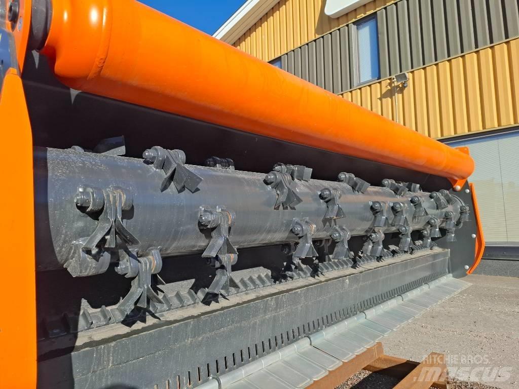 TMC Cancela THN-320D Газонні і лукові косилки